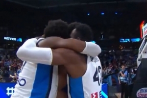 字母三兄弟收獲國家隊生涯首枚獎牌 賽后緊緊抱在一起