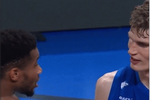 友誼第一比賽第二！字母哥與馬爾卡寧賽后交換球衣