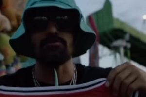 滿級大佬突襲新手村！特雷-楊游樂場玩投籃游戲 連進6個拿走獎品