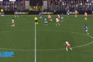 只進(jìn)神仙球！帕斯靈巧轉(zhuǎn)身抽射世界波破門，皮球直掛死角門將無奈