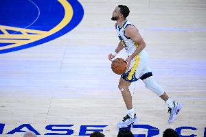 庫(kù)里不是控衛(wèi)？香波特：他是 他過(guò)了半場(chǎng)就扔 以此決定球隊(duì)的進(jìn)攻