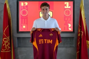 官方：羅馬與18歲青訓(xùn)中場(chǎng)迪農(nóng)齊奧續(xù)約至2027年，含續(xù)約1年條款