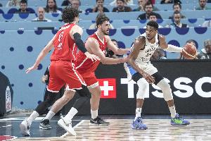 名記Lowe：我認(rèn)為申京是比字母哥更出色的傳球手