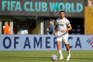 阿諾德開場5分鐘因傷被換下，成皇馬歷史歐冠被換下時間最早球員