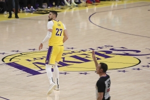 湖人舊將！隊(duì)記：尼克斯與32歲內(nèi)線亞歷克斯-萊恩簽訓(xùn)練營(yíng)合同