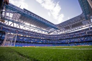 科貝電臺：一些馬賽球迷試圖無票溜進伯納烏球場，被警方發(fā)現(xiàn)