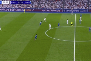 有延遲？居勒爾被斷后竟原地發(fā)愣兩秒，隨后攤手再開(kāi)始回追