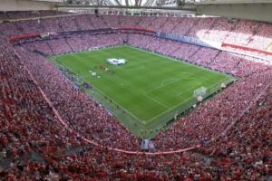 歐冠回來了??畢巴vs阿森納開打，圣馬梅斯球場座無虛席聲勢震撼