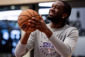 新援中鋒到位！太陽(yáng)官方曬馬克-威廉姆斯訓(xùn)練照