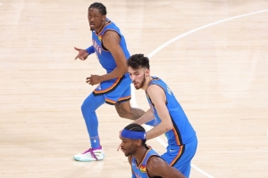 美記統(tǒng)計(jì)各隊(duì)今夏至今花錢情況：雷霆8.07億居首 火箭第5 勇士零