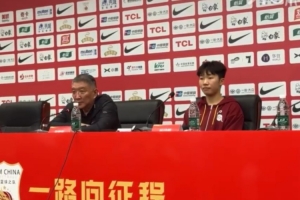 宮魯鳴：現(xiàn)在我們在后衛(wèi)線上比較欠缺 我們想要有組織能力的后衛(wèi)