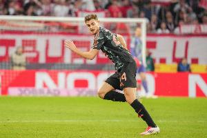 受傷被換下！斯坦尼西奇：一切都很好，我能夠繼續(xù)出場(chǎng)比賽