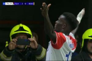 消防員都忍不住拍照！姆博吉梅開二度，布拉格2-0領(lǐng)先博德閃耀