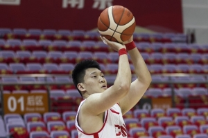 努力升級！雷蒙苦練三分投籃 出手速度明顯比之前更快了