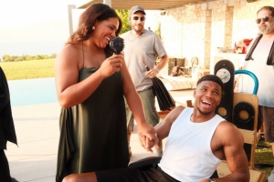 恩愛夫妻！字母哥曬溫馨照祝妻子生日快樂：我的摯愛