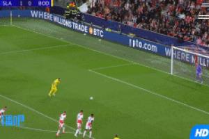 錯(cuò)失扳平良機(jī)！博德閃耀獲得點(diǎn)球但被撲出，仍0-1布拉格斯拉維亞