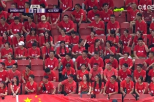 東體：300名鹽城球迷為海港加油，多位海港梯隊(duì)球員為鹽城隊(duì)效力