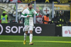 貝拉爾迪代表薩索洛16次出戰(zhàn)國米共進(jìn)8球，其中四次在客場破門