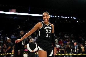 統(tǒng)治力！阿賈-威爾遜本賽季同時(shí)攬下MVP和DPOY兩項(xiàng)大獎(jiǎng)