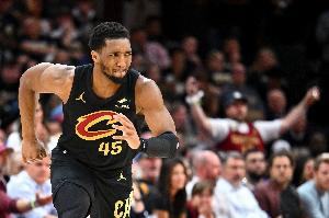 備戰(zhàn)新賽季！米切爾邀請新秀和兩位雙向合同年輕球員到家里訓(xùn)練