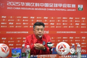 王宏偉：非常不容易的一場(chǎng)比賽，在南京客場(chǎng)比賽這一分非常的寶貴