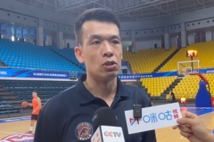 解立彬：希望隊(duì)員在總決賽上把訓(xùn)練&努力的成果展現(xiàn)出來