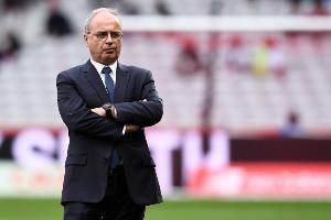 RMC：巴黎0-1馬賽中場(chǎng)休息時(shí)，巴黎總監(jiān)坎波斯對(duì)馬賽的人暴怒