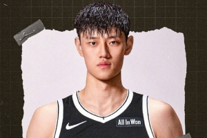 恭喜！籃網(wǎng)官方曬曾凡博簽約照 并制作海報歡迎小曾來到布魯克林