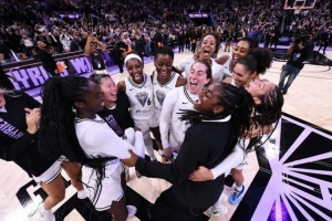 組隊第一年，一群“邊緣人”打進(jìn)了季后賽