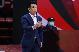 解立彬：球隊(duì)與CBA強(qiáng)隊(duì)存在差距 但我們時(shí)刻準(zhǔn)備著 等待機(jī)會(huì)到來(lái)