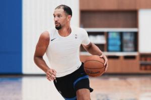 ??才24歲呢！薩格斯年紀(jì)輕輕就禿成這樣了？