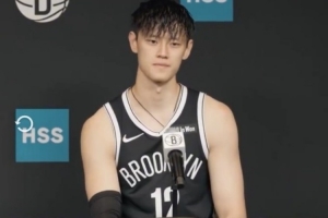 自己的3D屬性能否幫到球隊(duì)？曾凡博：每人都各有特點(diǎn) 盡力而為