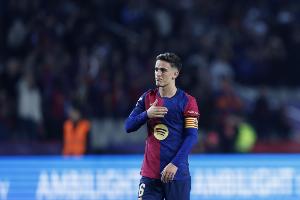 科貝電臺(tái)：德拉富恩特致電巴薩中場(chǎng)加維給予安慰，他情緒極度低落