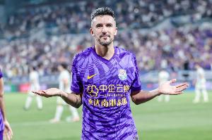 足球報(bào)：阿奇姆彭有望成為中超“頭球王”，基萊斯將奪得左腳金靴