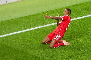 天時(shí)地利人和！1.45億伊薩克斬首球，?；倏巳炯t送標(biāo)王戰(zhàn)勁敵？