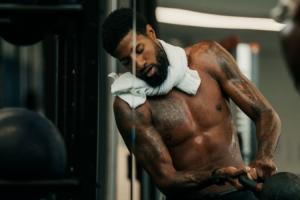 中鋒持球后衛(wèi)扣籃！76人官推曬訓(xùn)練視頻 恩比德連線馬克西