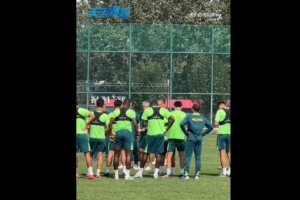 京媒：今天訓練前，塞蒂恩表示大連隊一定會像杯賽一樣拼國安