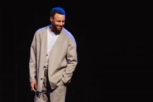 庫里：進(jìn)NBA曾是一個遙不可及的夢想 我的超能力是職業(yè)精神