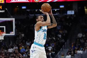 生涯三分命中率37%！Scotto：黃蜂將裁掉后衛(wèi)小尼克-史密斯