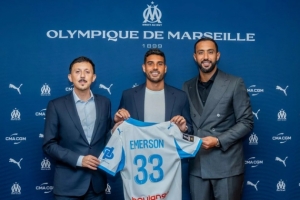 今夏才加盟！隊報：31歲后衛(wèi)埃莫森快速融入馬賽，獲德澤爾比肯定