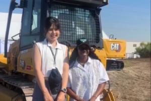 瘦了？李月汝出席飛翼訓(xùn)練場的開工儀式 小寶受傷位置還戴著護具