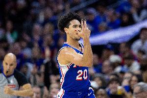 手指韌帶撕裂！馬克西：為麥凱恩惋惜 他心態(tài)積極訓(xùn)練極其刻苦