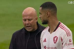 內(nèi)切男來(lái)了！加克波下半場(chǎng)替換布拉德利，索博打右后衛(wèi)