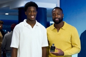 偶像！埃奇庫姆：韋德告訴我有任何需要隨時可以聯(lián)系他