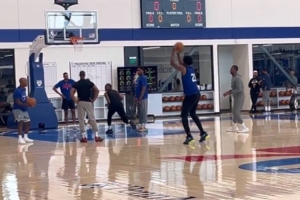 怕不怕？恩比德訓(xùn)練結(jié)束后加練三分 手感柔和以五連中收尾