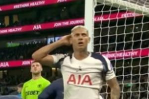 庫杜斯頭球被神撲，理查利森與其同時搶點撞到頭部起身感覺有點懵