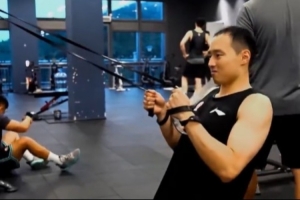 青島男籃訓(xùn)練日常：力量訓(xùn)練???? 積跬步以致千里！