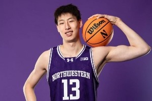 這身球衣順眼嗎？郇斯楠曬西北大學(xué)造訪定妝照