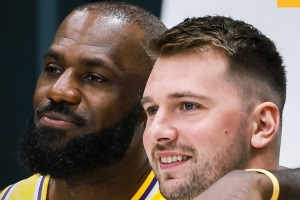 詹姆斯：今夏我看了大量歐錦賽的比賽 主要是想看看東契奇的表現(xiàn)