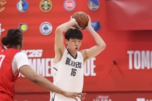 楊瀚森：我的傳球水平一般般&失誤挺多 比賽中要更多去用英語(yǔ)溝通